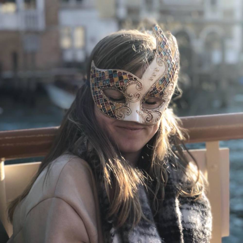 Meet your Posher, Isabella